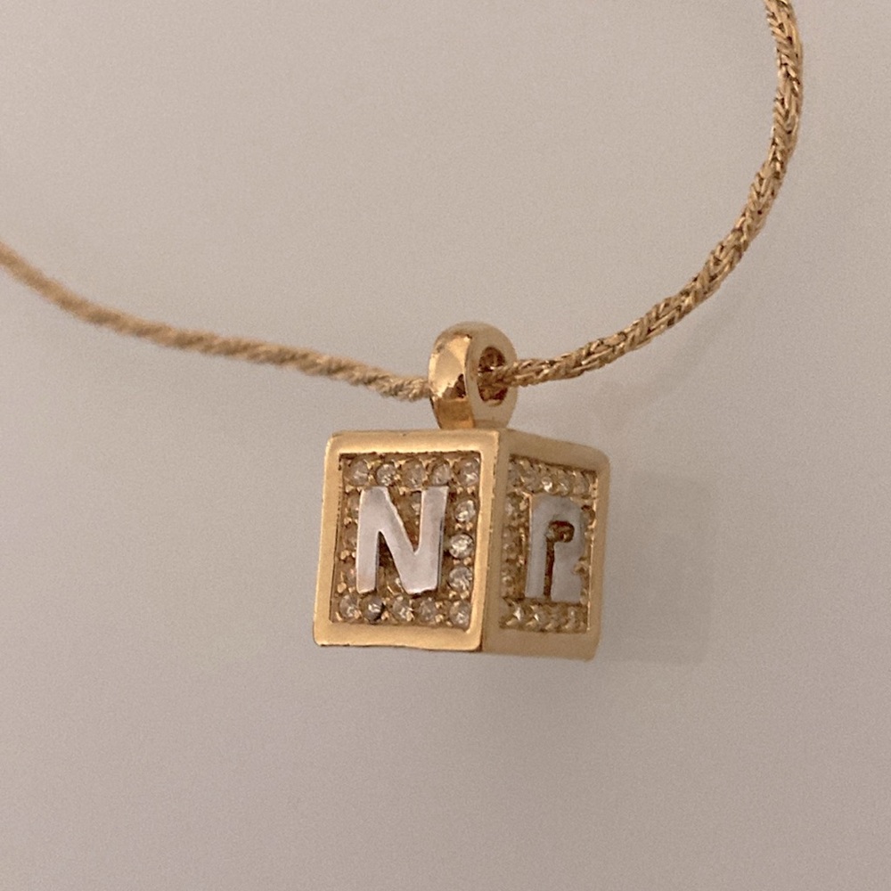 Nina Ricci Pendant Necklace - Picture 2 of 6